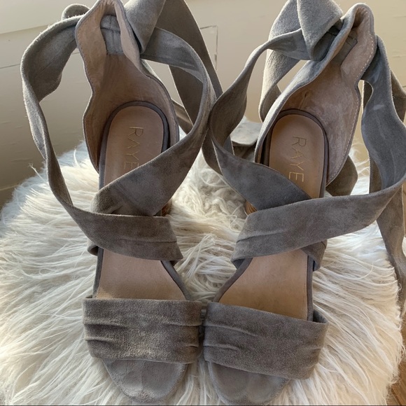 Raye - Picture 3 of 5